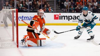 Mistakes cost slumping Ducks in loss to Sharks