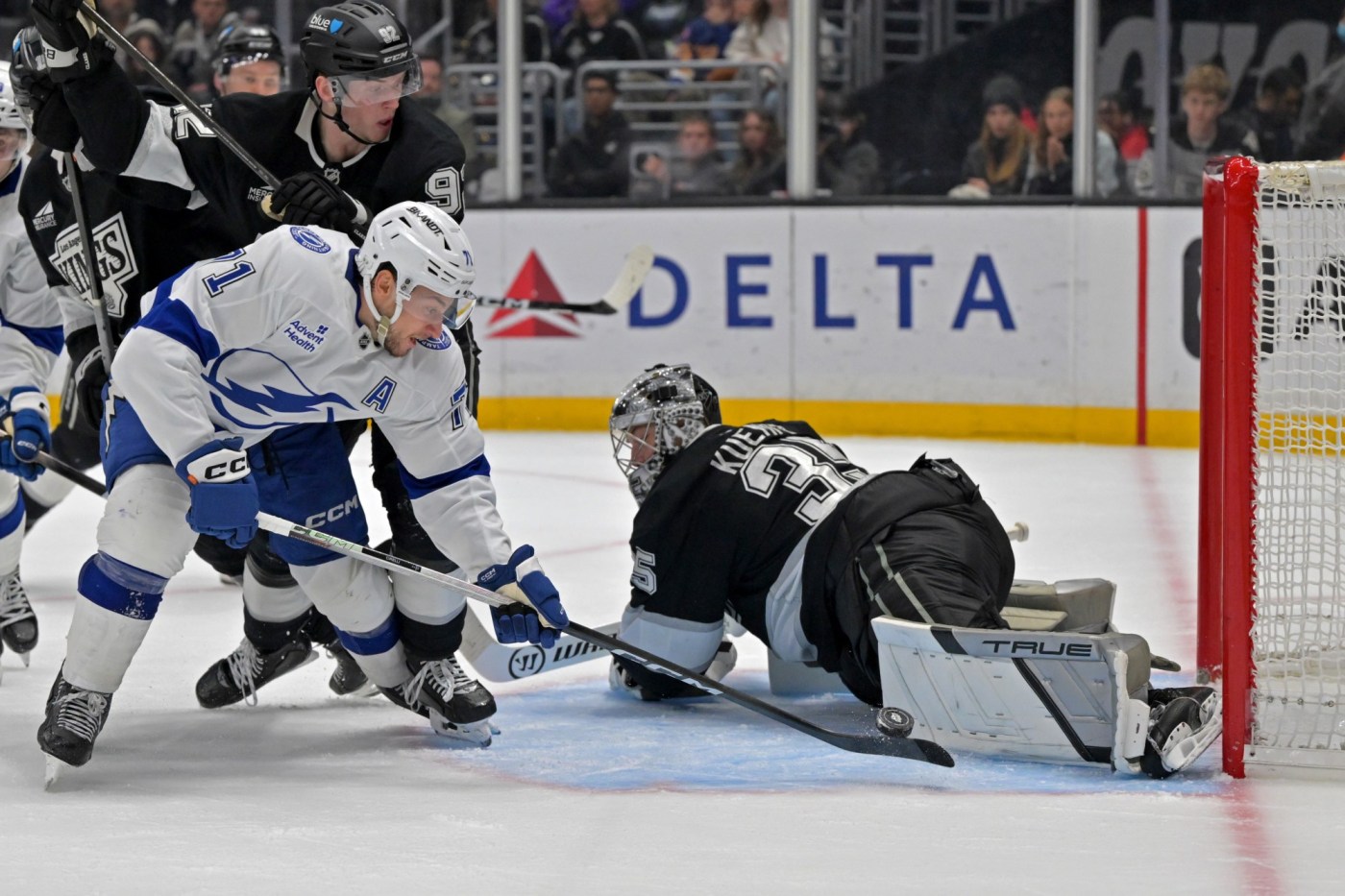 Kings fall to Lightning to open a new year