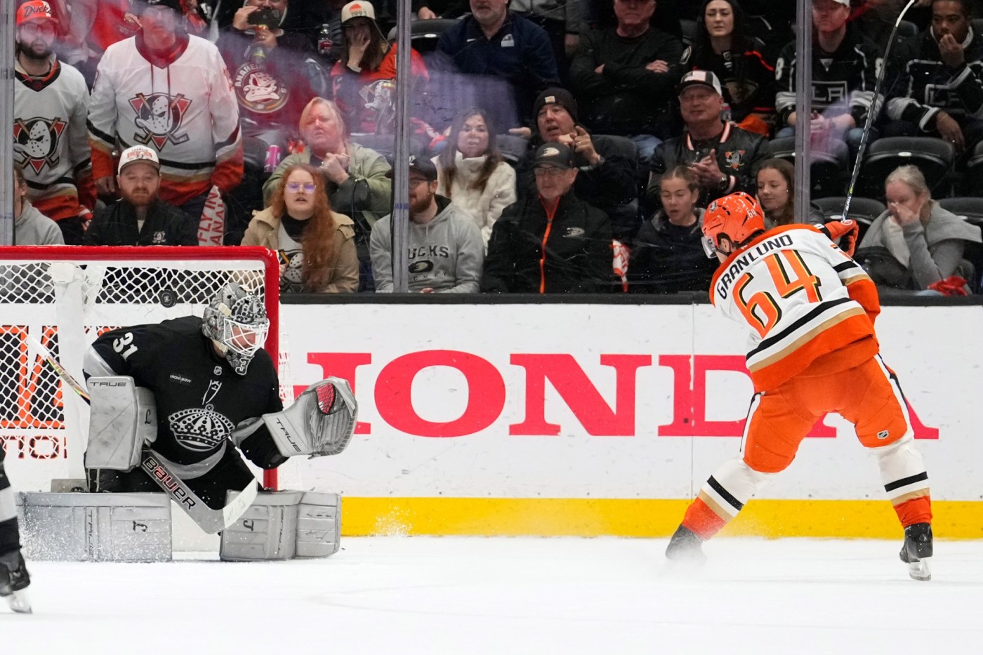 Ducks edge Kings in OT, complete weekend sweep