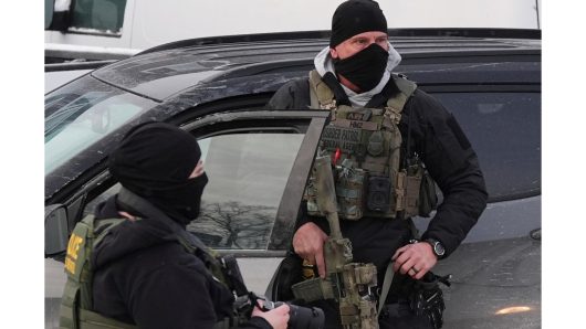 Shooting of man by federal agents in Minnesota creates tension on gun rights; LA federal prosecutor’s comments criticized by NRA