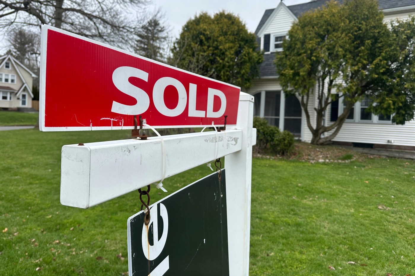 Is the middle class ‘shrinking’ or ‘struggling’? The difference is important.