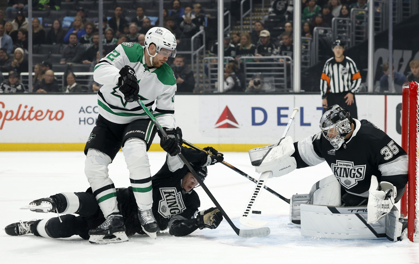 Kings fall to Jason Robertson, Stars