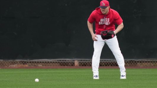 Mike Trout returns to center field in Angels’ victory over Diamondbacks