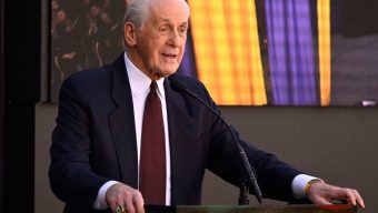 Lakers unveil statue of legendary coach Pat Riley in Sunday ceremony