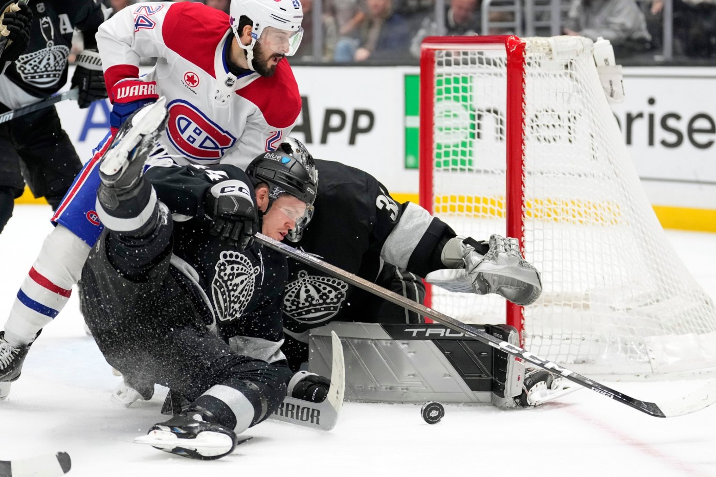 Kings let late lead slip away in loss to Canadiens